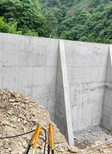 泰州姜堰重力式挡土墙